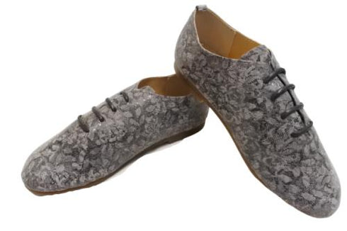 【かぼちゃの馬車 CA-15FL フラワーグレー】フラワー柄の靴紐シューズ